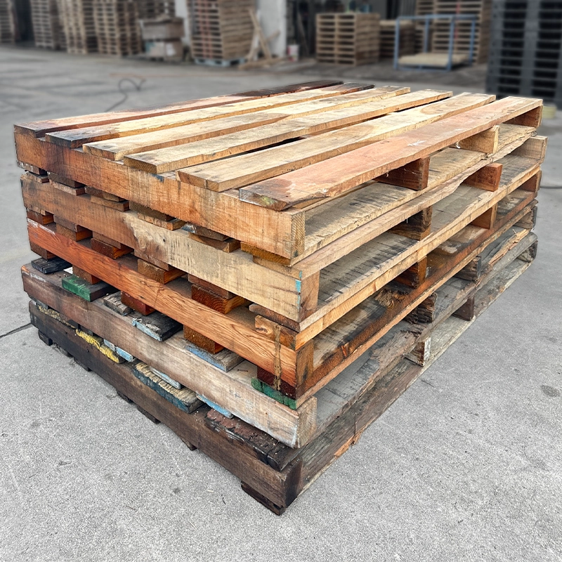 recycled pallets 4 x 7 ft 2-way 4 runners